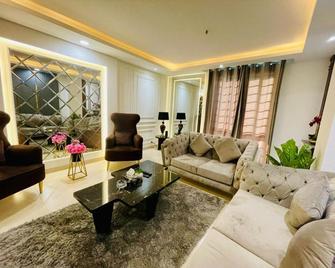 Goldcrest Apartments By Nestnow In Dha Lahore - Lahore - Lounge