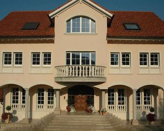 Weingut Wissler - Brennerei - Merzhausen - Edificio