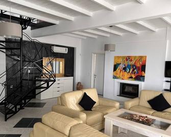 Fantastic Villa Romi with direct sea views - Tragaki - Living room