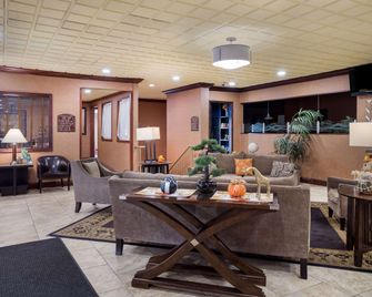 Quality Inn & Suites Syracuse Fairgrounds - סיראקוז - לובי