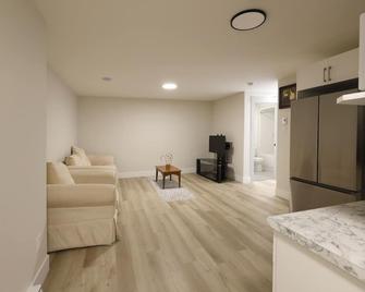 Luxury Vacation Space - Moncton - Living room