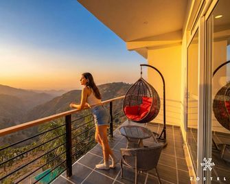 Zostel Banikhet, Dalhousie - Dalhousie - Balcony