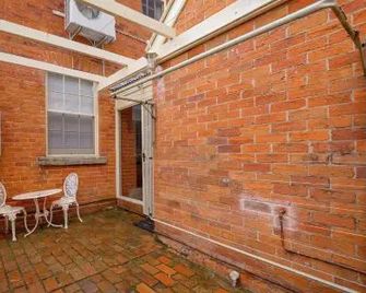 Azile 1875 Heritage Victorian Duplex - Grafton - Patio