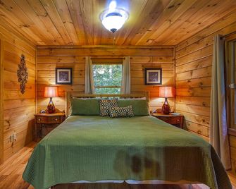 Great base camp for Smoky Mountain Adventures - Almond - Bedroom