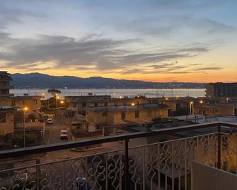 Piccolo Paradiso Appartamento vicino a stazione e spiaggia - Villa San Giovanni - Balcony