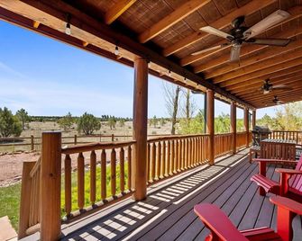 Cabin with Wild Horses, Fireplace, Dog Friendly & StarLink - Heber-Overgaard - Balcony