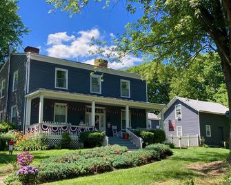 Roadhaven1830 - Mount Jackson - Edificio