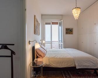 Bright and panoramic APT 7km from Bellagio - Civenna - Спальня