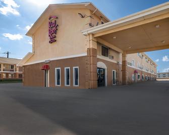 Red Roof Inn & Suites Denton - Denton - Rakennus