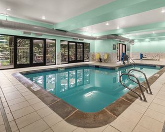 Holiday Inn & Suites Bothell By IHG - Bothell - Zwembad