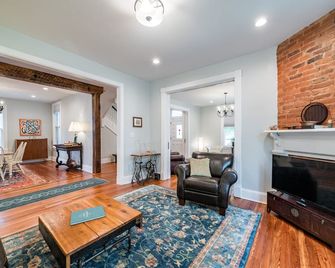 Stately Victorian with a Modern Flair - Lynchburg - Living room