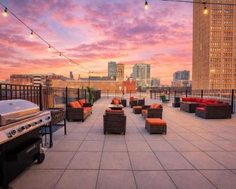 Stylish 2br Cozy South Loop Suite Near Mccormick - Chicago - Balcony