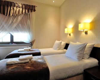 Hotel Dwór Choiny - Kazimierówka - Habitación