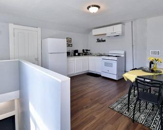 Fountain Square Large Group Sleeps12 Downtown Indy - Indianapolis - Kitchen