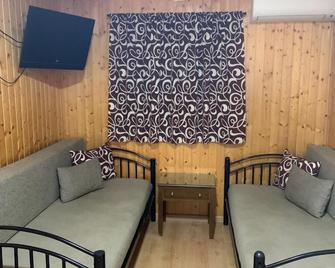 Hostal - Bungalows Camping Cáceres - Cáceres - Living room