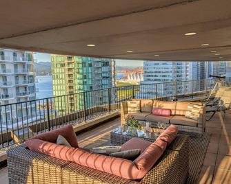 Pinnacle Hotel Harbourfront - Vancouver - Patio