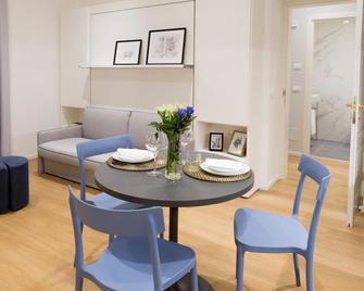 Trieste 411 - Rooms & Apartments - Trieste - Sala pranzo