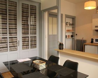 A & V Appart'hôtel - Lille - Dining room