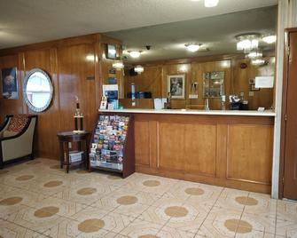 Parkway Inn - Odessa - Front desk