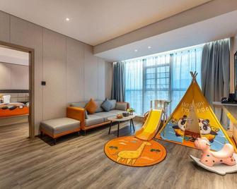Elong Hotel (Zhaoqing Qixingyan Archway Plaza) - Zhaoqing - Bedroom