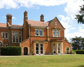 Oakwood House - Maidstone - Building