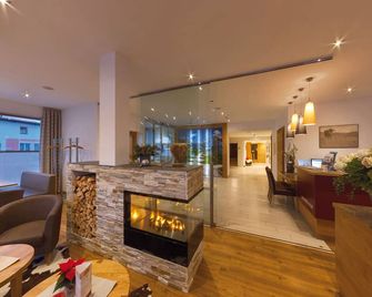 Hotel Goldene Rose - רוטה - דלפק קבלה