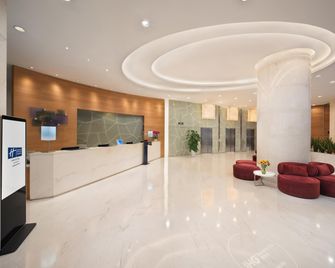 Holiday Inn Express Chengdu Gulou By IHG - Chengdu - Front desk