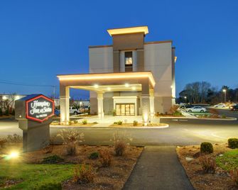 Hampton Inn Boston/Stoughton - Stoughton - Building