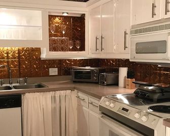 New Furnished Westgate Condo - University - Toledo Hospital - Toledo - Kitchen