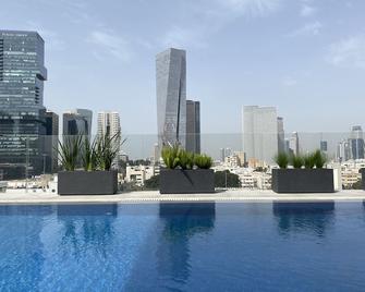 ג'ו שטיבל תל אביב - תל אביב - בריכה