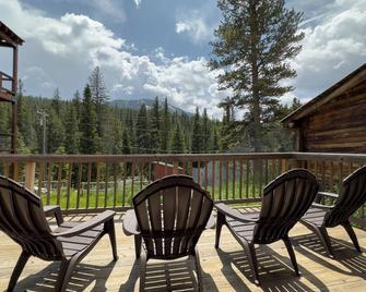 Charming cabin in the heart of Downtown Cooke City Montana - Cooke City - Balcony