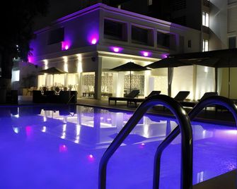 Continental Altamira - Caracas - Piscina