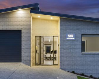 Rise House Hobart - Outstanding! Luxury family home - Claremont - Edificio
