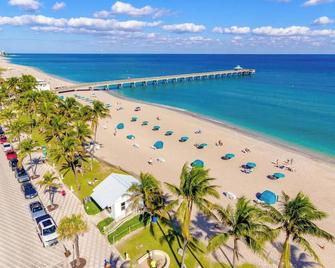 Island Studio 109 | Pool View | One Block to Beach - Deerfield Beach - Beach
