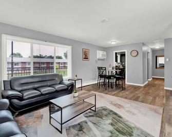 Central Home and Serene WiFi Pet Friendly - Sterling Heights - Sala de estar
