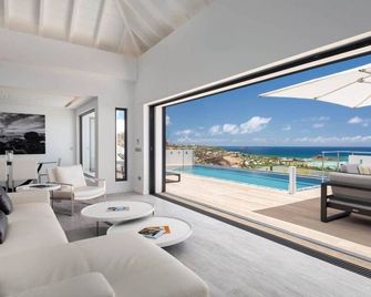 A fancy 3 bedroom property that offers a lifestyle of exceptional modern comfort - Gustavia - Living room