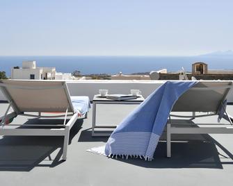 Thiro Superior Suite With Private Jet Tub - Firostefani - Balcone