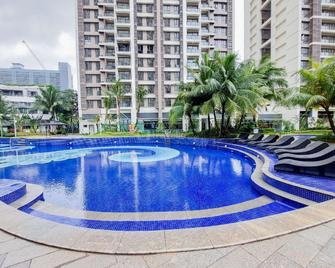 Compact Designed 3br Sky House Bsd Apartment Near Aeon Mall By Travelio - Tangerang - Alberca