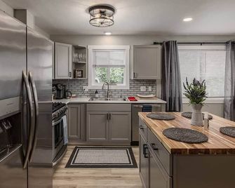 Cozy midtown 3 bed home - Anchorage - Cuisine