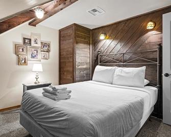 Spacious 5-bedroom cozy cabin with backyard oasis in heart of Payson! - Payson - Спальня