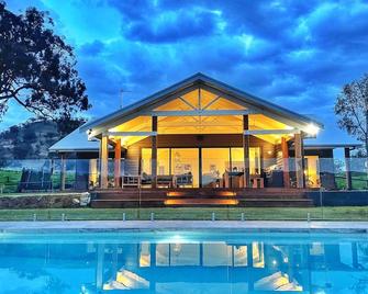 The Barn - Unique Luxury Stay - Scone - Piscina