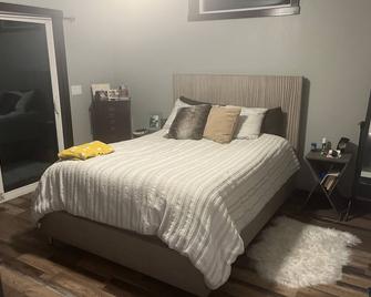 2025 Greenbay Wi Nfl Draft - Clintonville - Bedroom