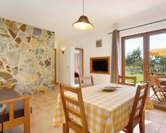Vacation Home Monte do Tanoeiro - Casa Tonel with Wi-Fi & Garden - Rogil - Dining room