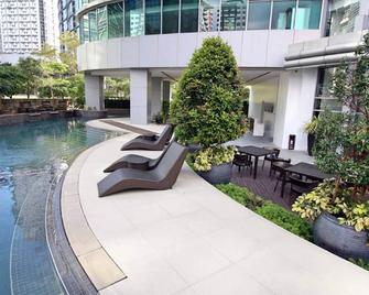 Avant Apartments At The Fort - Manila - Pool