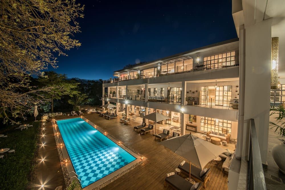 Latitude 0 Degrees - קמפאלה - בריכה