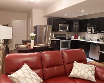 Nicely decorated 2 bedroom basement suite in highbrow Evergreen area. - Saskatoon - Kitchen