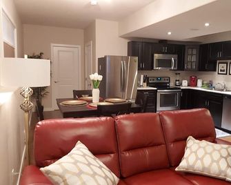Nicely decorated 2 bedroom basement suite in highbrow Evergreen area. - Saskatoon - Kitchen