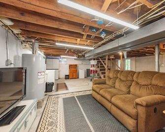 Red Cottage by Railey Vacations - Oakland
