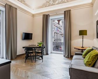 Ferrini Home - Etnea Portrait - Catania - Huiskamer