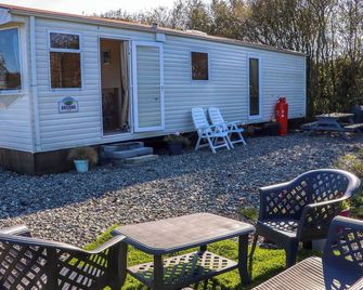 Hayesland Holiday Home In Rosslare Harbour, County Wexford - 로슬레어 하버 - 파티오